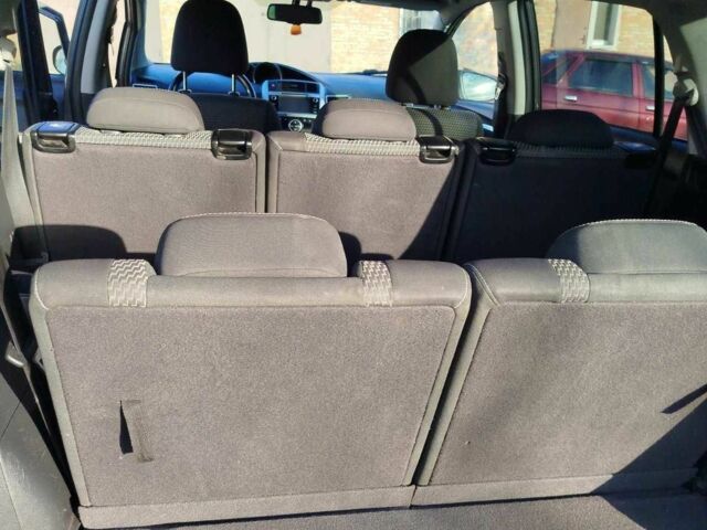 Серый Тойота Версо, объемом двигателя 1.6 л и пробегом 244 тыс. км за 11500 $, фото 8 на Automoto.ua