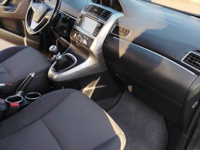 Серый Тойота Версо, объемом двигателя 1.6 л и пробегом 244 тыс. км за 11500 $, фото 13 на Automoto.ua