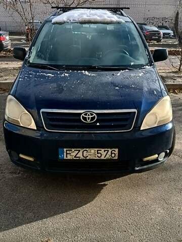 Синий Тойота Версо, объемом двигателя 2 л и пробегом 451 тыс. км за 2500 $, фото 4 на Automoto.ua