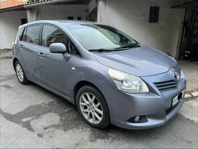 Синий Тойота Версо, объемом двигателя 2.2 л и пробегом 260 тыс. км за 9331 $, фото 1 на Automoto.ua