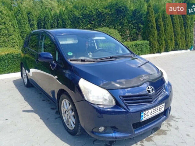 Синий Тойота Версо, объемом двигателя 2.2 л и пробегом 250 тыс. км за 8000 $, фото 1 на Automoto.ua