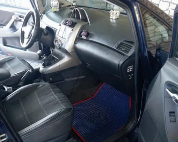 Синий Тойота Версо, объемом двигателя 2.2 л и пробегом 250 тыс. км за 8000 $, фото 5 на Automoto.ua