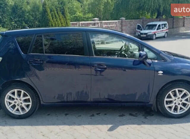 Синий Тойота Версо, объемом двигателя 2.2 л и пробегом 250 тыс. км за 8000 $, фото 3 на Automoto.ua