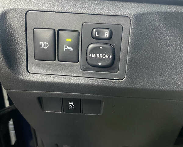 Синий Тойота Версо, объемом двигателя 2.2 л и пробегом 250 тыс. км за 8000 $, фото 8 на Automoto.ua