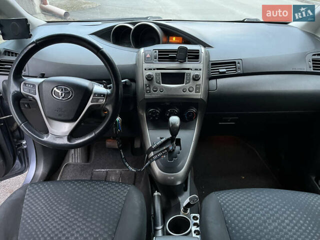 Синий Тойота Версо, объемом двигателя 2.23 л и пробегом 260 тыс. км за 9341 $, фото 3 на Automoto.ua