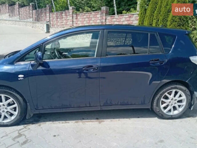 Синий Тойота Версо, объемом двигателя 2.2 л и пробегом 250 тыс. км за 8000 $, фото 2 на Automoto.ua