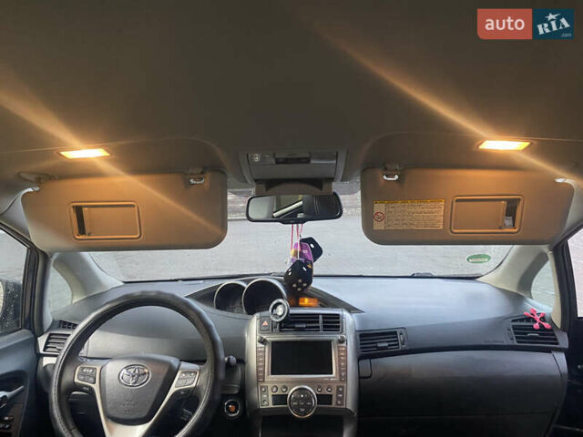 Синий Тойота Версо, объемом двигателя 2.2 л и пробегом 250 тыс. км за 8000 $, фото 10 на Automoto.ua