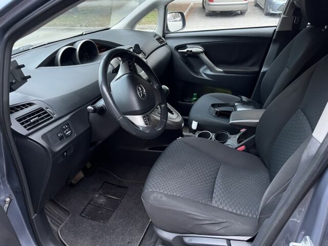 Синий Тойота Версо, объемом двигателя 2.2 л и пробегом 260 тыс. км за 9331 $, фото 5 на Automoto.ua