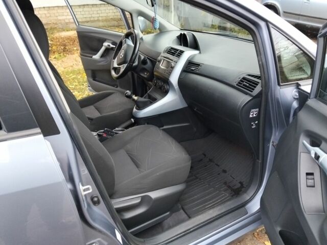 Синий Тойота Версо, объемом двигателя 2 л и пробегом 202 тыс. км за 8700 $, фото 9 на Automoto.ua