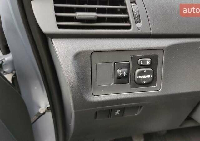 Синій Тойота Версо, об'ємом двигуна 2 л та пробігом 231 тис. км за 9200 $, фото 4 на Automoto.ua