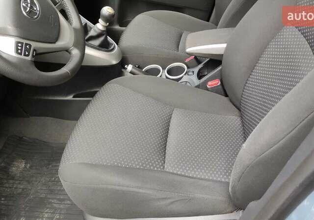 Синій Тойота Версо, об'ємом двигуна 2 л та пробігом 231 тис. км за 9200 $, фото 3 на Automoto.ua