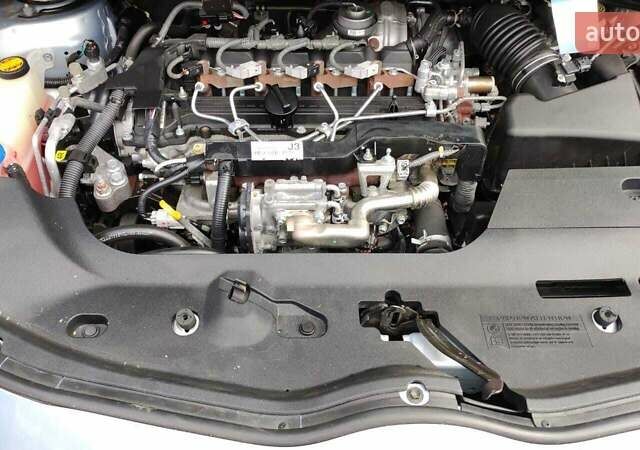 Синій Тойота Версо, об'ємом двигуна 2 л та пробігом 231 тис. км за 9200 $, фото 1 на Automoto.ua