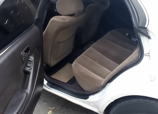 Білий Тойота Віста, об'ємом двигуна 1.8 л та пробігом 380 тис. км за 1700 $, фото 3 на Automoto.ua