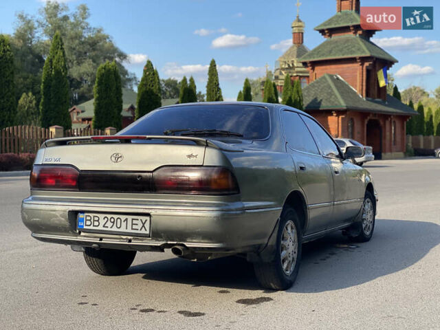 Серый Тойота Виста, объемом двигателя 2 л и пробегом 400 тыс. км за 1800 $, фото 3 на Automoto.ua
