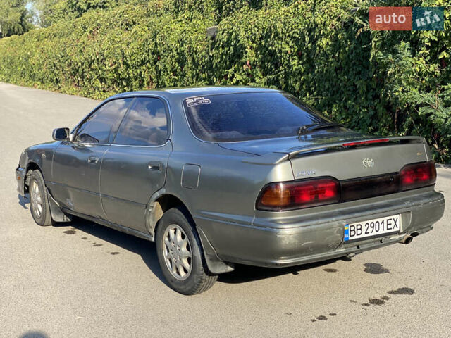 Серый Тойота Виста, объемом двигателя 2 л и пробегом 400 тыс. км за 1800 $, фото 4 на Automoto.ua