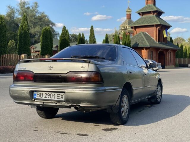 Серый Тойота Виста, объемом двигателя 2 л и пробегом 400 тыс. км за 1800 $, фото 4 на Automoto.ua