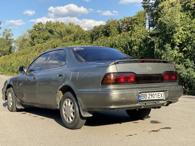 Серый Тойота Виста, объемом двигателя 2 л и пробегом 400 тыс. км за 1800 $, фото 3 на Automoto.ua