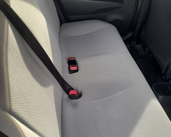 Білий Тойота Вітз, об'ємом двигуна 1 л та пробігом 88 тис. км за 7150 $, фото 6 на Automoto.ua