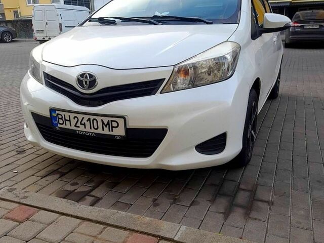 Белый Тойота Витз, объемом двигателя 1 л и пробегом 880 тыс. км за 7200 $, фото 8 на Automoto.ua