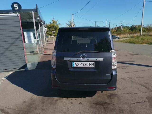 Фіолетовий Тойота Воксі, об'ємом двигуна 2 л та пробігом 251 тис. км за 8200 $, фото 7 на Automoto.ua