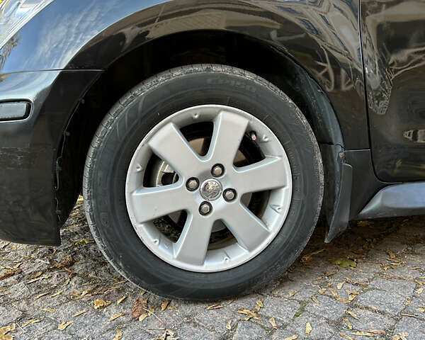 Черный Тойота ХА, объемом двигателя 1.5 л и пробегом 199 тыс. км за 5500 $, фото 2 на Automoto.ua