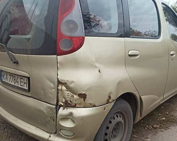 Бежевий Тойота Яріс Версо, об'ємом двигуна 1.3 л та пробігом 495 тис. км за 2500 $, фото 1 на Automoto.ua