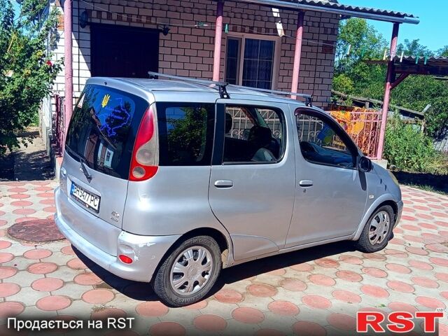 Серый Тойота Ярис Версо, объемом двигателя 1.3 л и пробегом 205 тыс. км за 3900 $, фото 11 на Automoto.ua