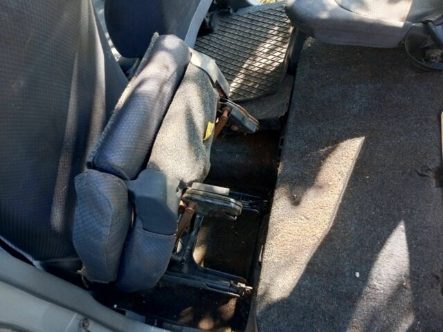 Сірий Тойота Яріс Версо, об'ємом двигуна 1.3 л та пробігом 389 тис. км за 0 $, фото 5 на Automoto.ua