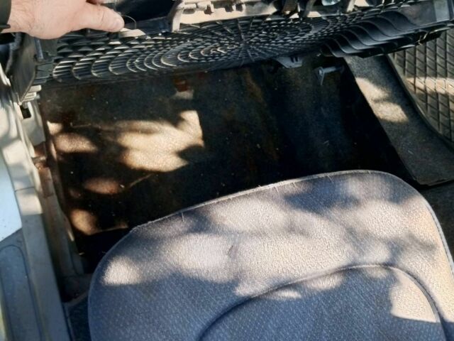 Сірий Тойота Яріс Версо, об'ємом двигуна 1.3 л та пробігом 389 тис. км за 0 $, фото 2 на Automoto.ua