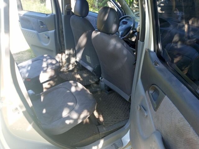 Сірий Тойота Яріс Версо, об'ємом двигуна 1.3 л та пробігом 389 тис. км за 0 $, фото 1 на Automoto.ua