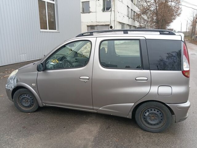 Серый Тойота Ярис Версо, объемом двигателя 1.3 л и пробегом 280 тыс. км за 3300 $, фото 1 на Automoto.ua