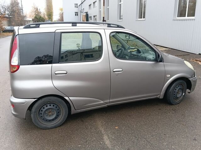 Серый Тойота Ярис Версо, объемом двигателя 1.3 л и пробегом 280 тыс. км за 3300 $, фото 3 на Automoto.ua