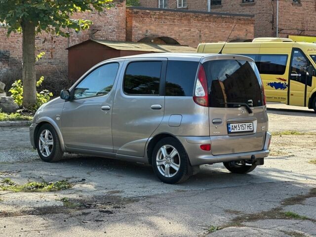 Сірий Тойота Яріс Версо, об'ємом двигуна 1.4 л та пробігом 263 тис. км за 4300 $, фото 3 на Automoto.ua
