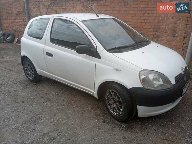 Белый Тойота Ярис, объемом двигателя 1 л и пробегом 350 тыс. км за 2300 $, фото 6 на Automoto.ua
