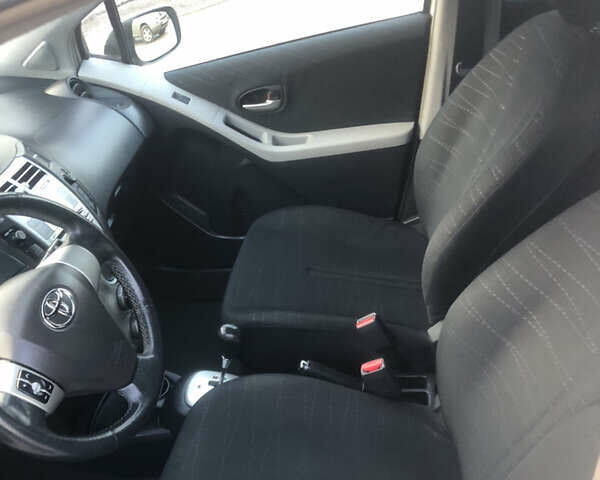 Білий Тойота Яріс, об'ємом двигуна 1.3 л та пробігом 190 тис. км за 6900 $, фото 15 на Automoto.ua