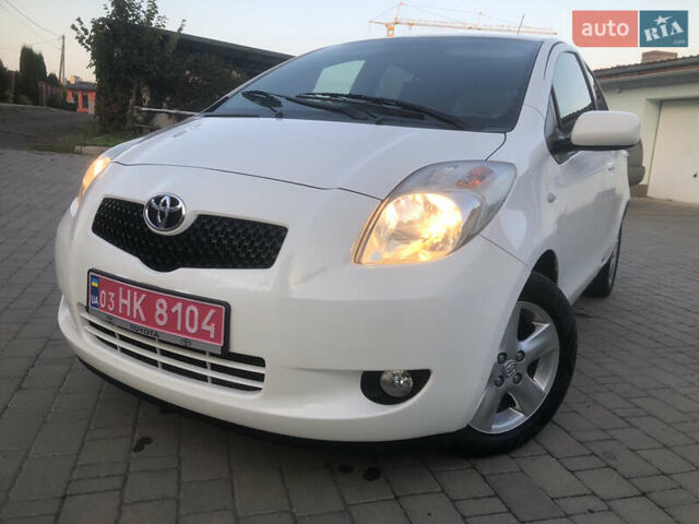 Білий Тойота Яріс, об'ємом двигуна 1.3 л та пробігом 190 тис. км за 6900 $, фото 1 на Automoto.ua