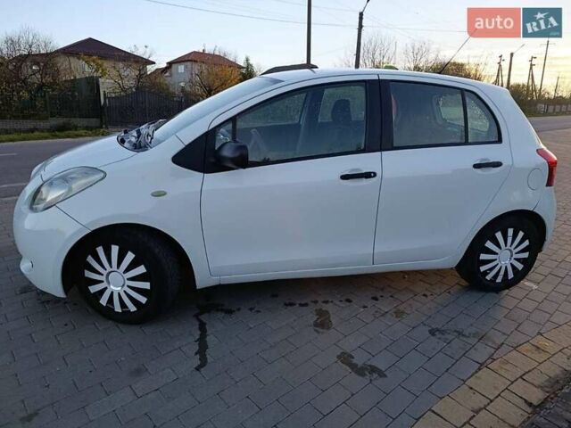 Білий Тойота Яріс, об'ємом двигуна 1.3 л та пробігом 290 тис. км за 5000 $, фото 5 на Automoto.ua