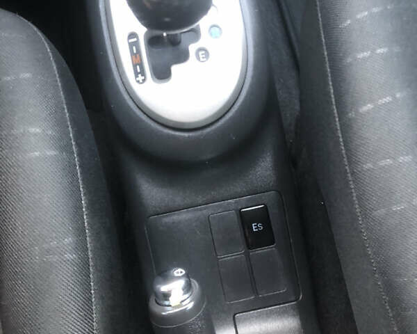 Білий Тойота Яріс, об'ємом двигуна 1.3 л та пробігом 190 тис. км за 6900 $, фото 18 на Automoto.ua