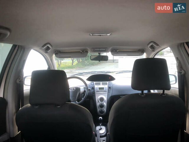 Білий Тойота Яріс, об'ємом двигуна 1.3 л та пробігом 190 тис. км за 6900 $, фото 9 на Automoto.ua