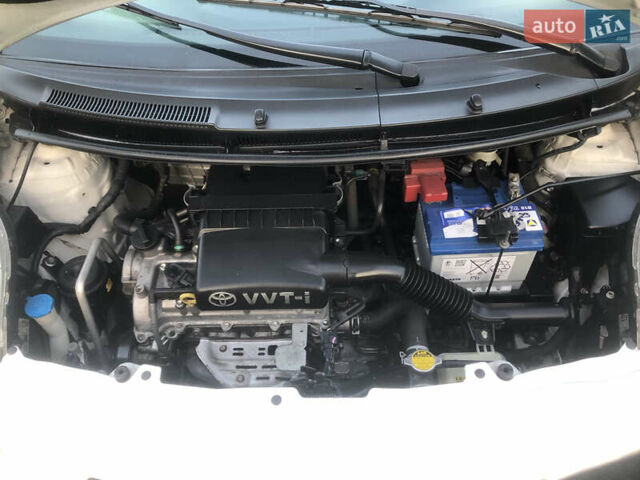 Білий Тойота Яріс, об'ємом двигуна 1.3 л та пробігом 190 тис. км за 6900 $, фото 16 на Automoto.ua