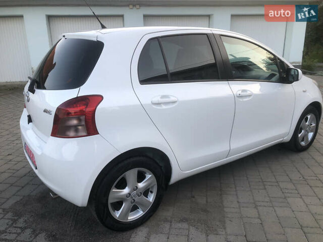 Білий Тойота Яріс, об'ємом двигуна 1.3 л та пробігом 190 тис. км за 6900 $, фото 5 на Automoto.ua