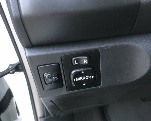 Білий Тойота Яріс, об'ємом двигуна 1.3 л та пробігом 190 тис. км за 6900 $, фото 13 на Automoto.ua