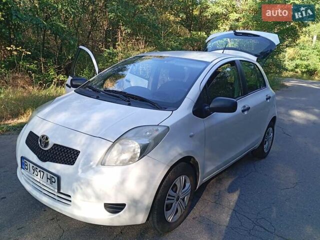 Белый Тойота Ярис, объемом двигателя 1 л и пробегом 300 тыс. км за 4700 $, фото 6 на Automoto.ua