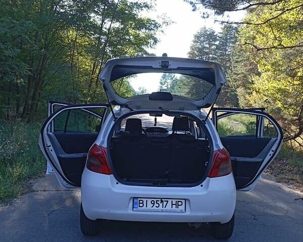 Белый Тойота Ярис, объемом двигателя 1 л и пробегом 300 тыс. км за 4700 $, фото 19 на Automoto.ua
