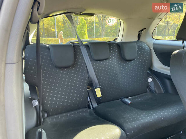 Белый Тойота Ярис, объемом двигателя 1.4 л и пробегом 229 тыс. км за 5000 $, фото 15 на Automoto.ua