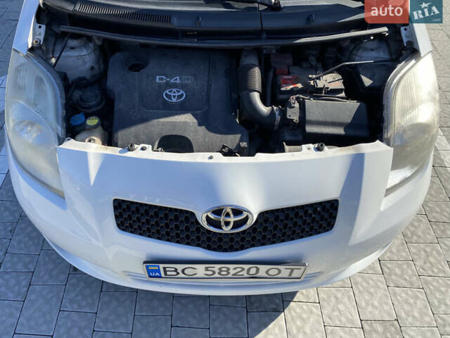 Белый Тойота Ярис, объемом двигателя 1.4 л и пробегом 229 тыс. км за 5000 $, фото 7 на Automoto.ua