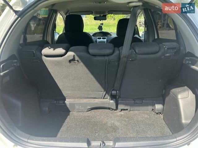 Белый Тойота Ярис, объемом двигателя 1.4 л и пробегом 236 тыс. км за 6800 $, фото 6 на Automoto.ua