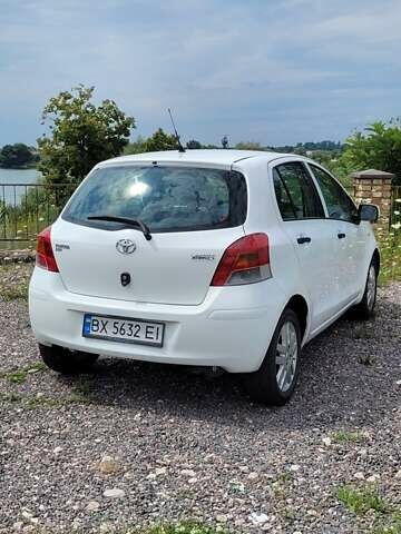 Белый Тойота Ярис, объемом двигателя 1.4 л и пробегом 230 тыс. км за 6000 $, фото 2 на Automoto.ua