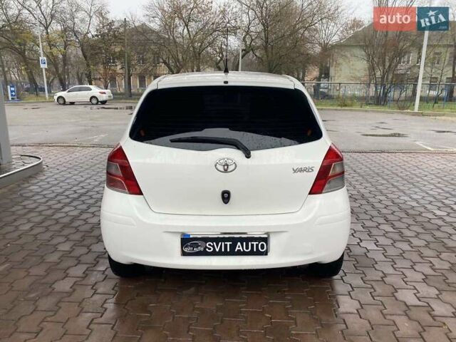 Білий Тойота Яріс, об'ємом двигуна 1 л та пробігом 197 тис. км за 5500 $, фото 7 на Automoto.ua