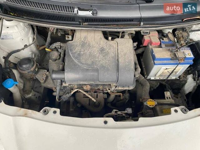 Білий Тойота Яріс, об'ємом двигуна 1 л та пробігом 197 тис. км за 5500 $, фото 23 на Automoto.ua